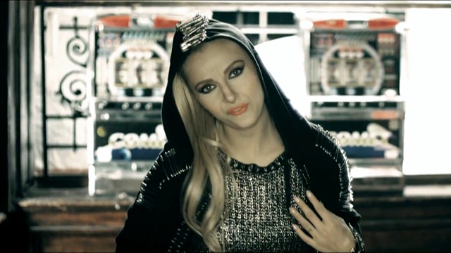 Lora - Round And Round