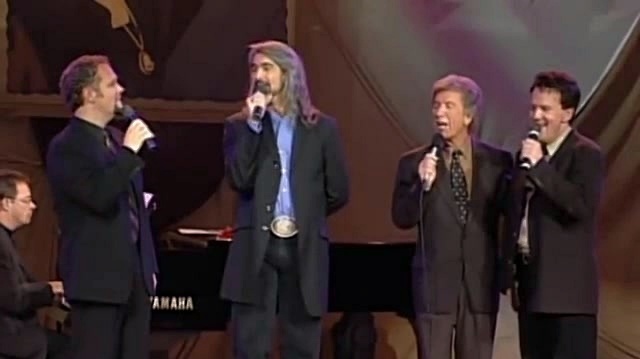 Bill & Gloria Gaither - Give Up (Live)