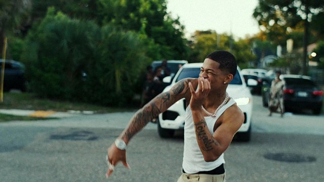 YK Osiris - Money Keep Coming