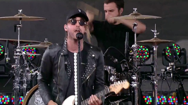 All Time Low - Weightless (Live At MTV Movie & TV Awards 2017) (Live)