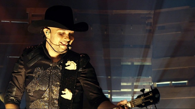 Bronco - Oro ( Primera Fila ) (En Vivo) (Live)