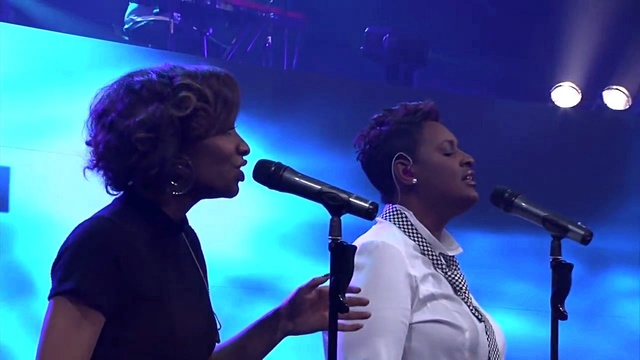 Tasha Cobbs - Jesus Saves (Live)