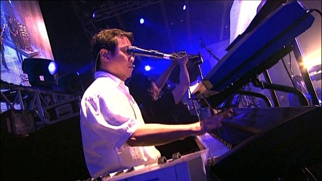 黄家强 - 海阔天空 (2008 Live)