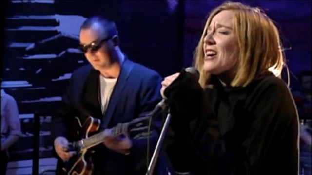Portishead - Glory Box (Live) (LWJH 1994)