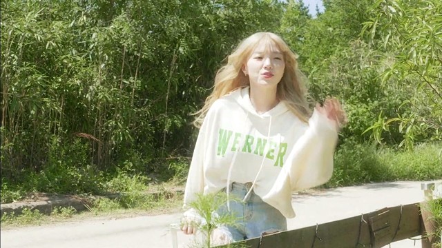 DEUL - Strawberry Lips