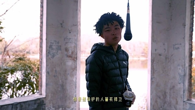 C80 - 我坐在长椅上思考 认为人生是片旷野