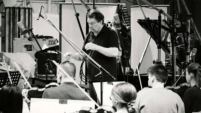 Sebastian Knauer - Newman, T: Shoulder Length