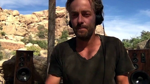 Adam Freeland -  A DJ mix of some contemporary break-beats broadcast (Live)