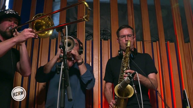 Broken Social Scene - Stay Happy (Live on KCRW)