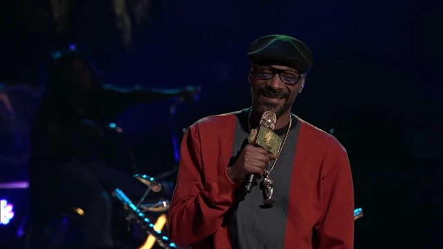 Snoop Dogg - Sittin on Blades (Live On The Voice 2021)