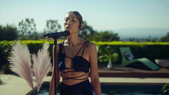 Tei Shi - Johnny (Live Performance On Open Mic)