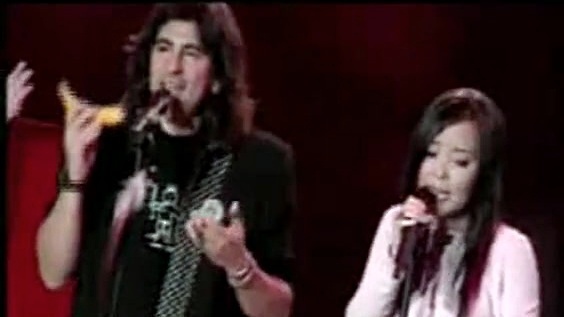 辛晓琪 - 溜滑梯 每个女人红男绿女演唱会版 (Live)