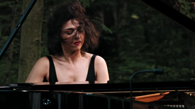 Khatia Buniatishvili - Three Movements from Petrouchka: No. 3, La semaine grasse (Live)