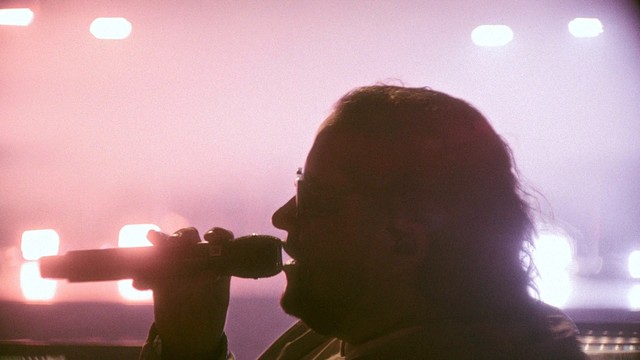 Jonas Benyoub - Fiende på hotell (Live Video)