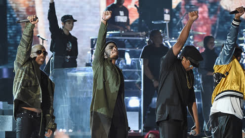 A Tribe Called Quest - Award Tour + Movin Backwards + We The People (Live At The 59h Grammy Awards 2017)