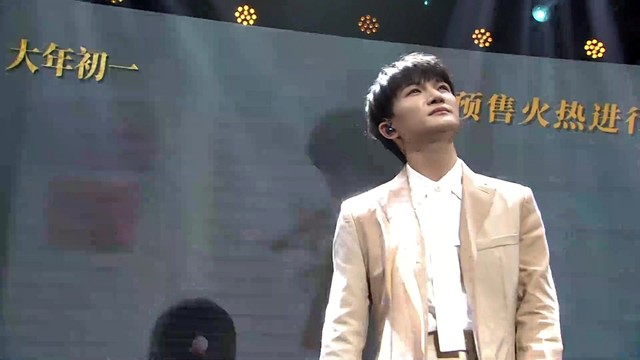 周深 - 回到你身边 (电影《奇迹·笨小孩》迎春年会)