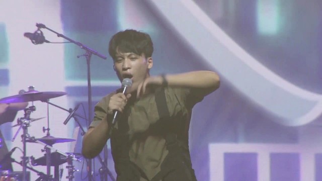 Daze in White - 怕平凡 (Live)