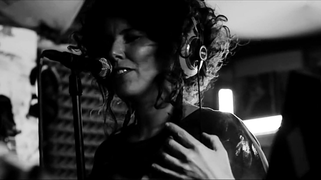 Gudrun Von Laxenburg - Moving Water (Live Session)