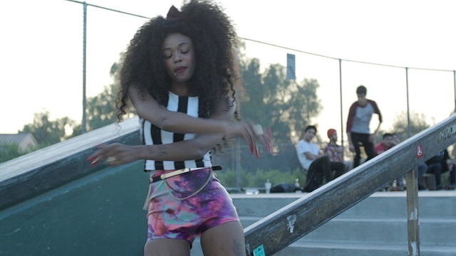 Dominique Young Unique - Throw It Down