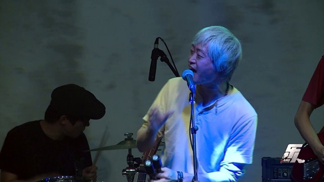 莫西子诗 - 我们都是 (乐人·live：莫西子诗“月光白得很”新专辑首唱会)