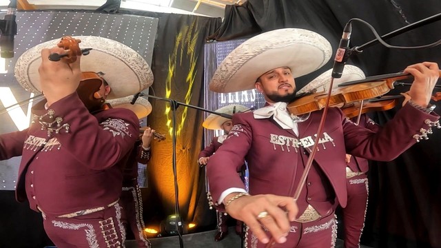 Elias Medina - Con Grupo y Mariachi