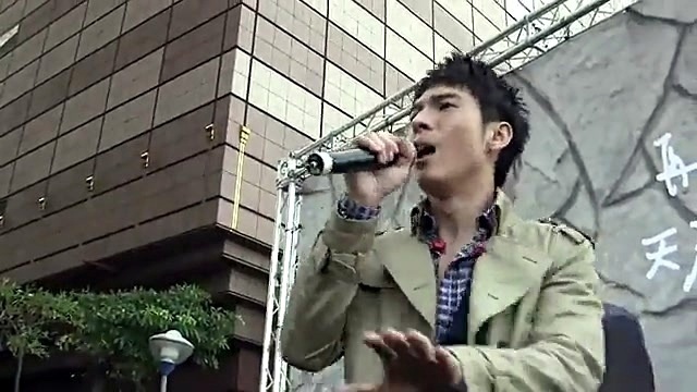 陈势安 - 天后 再爱一遍天后签唱会 饭拍版 11/12/04 (饭拍版)