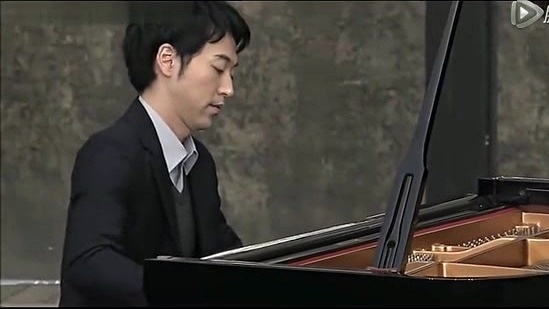 李闰珉 - Kiss The Rain (雨的印记)