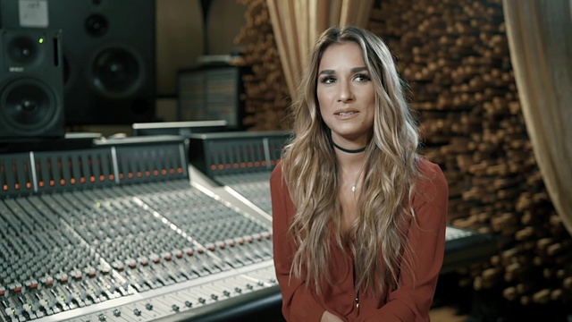 Jessie James - Decker Family Christmas Tradition