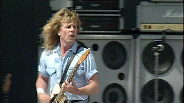Status Quo - Rockin' All Over The World (Live)