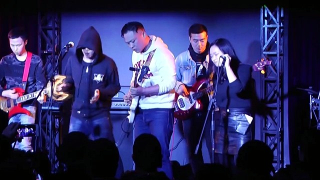 黑白电肆 - 洛丽塔