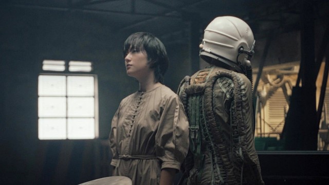 Chillies - Qua Khung Cửa Sổ