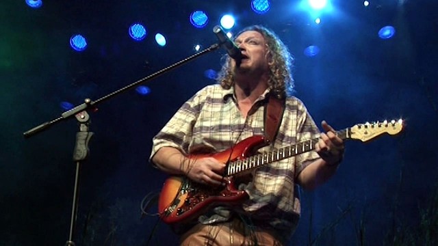 Dozi - Who'll Stop the Rain (Live at Emperors Palace in Johannesburg, 2008)