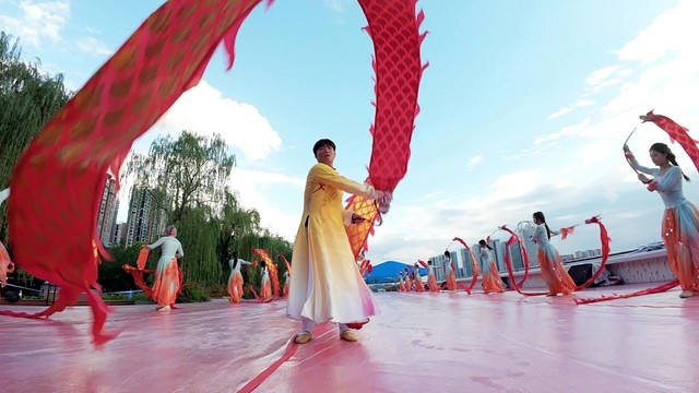 赵祺 - 旌湖月明染华年