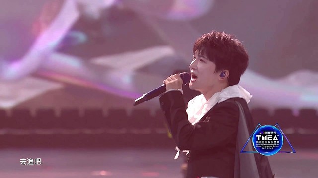 周深 - 《璀璨冒险人》周深-第五届腾讯音乐娱乐盛典 (Live)