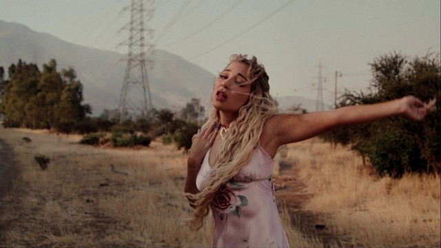 Princesa Alba - Desenamórame (Visualizer)