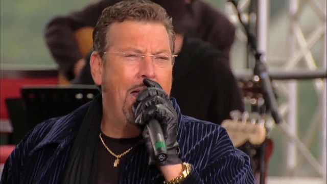 Bill & Gloria Gaither - I Shall Wear A Crown (Live)