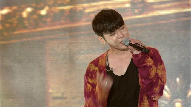 辉星 - 가슴시린 이야기+결혼까지생각했어 (2018 SORIBADA BEST-K MUSIC AWARDS Live) (心痛的故事+连结婚都想到了)