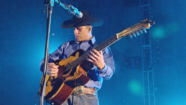 Intocable - Eres Mi Droga (Live)