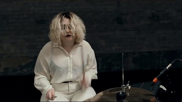 Pale Waves - New Year's Eve (Live At dscvr ARTISTS TO WATCH 2018)