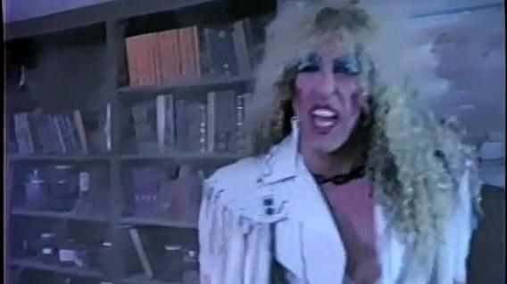 Alice Cooper - Be Chrool To Your Scuel