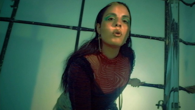 Girl Ultra - Ojos Negros