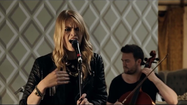 Laura Doggett - Into The Glass - Vevo dscvr (Live)
