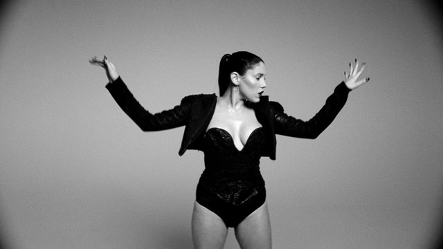 Monique - Lay Me Down