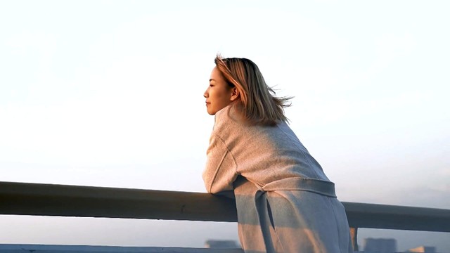 邱小刚 - 回忆在夜里失眠 (KTV版)