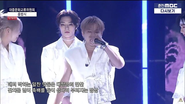 Stray Kids - Thunderous+God's Menu (Live)