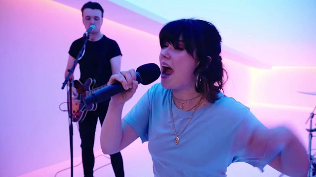 Lily Moore - Everybody's Falling In Love (Live On Vevo DSCVR)