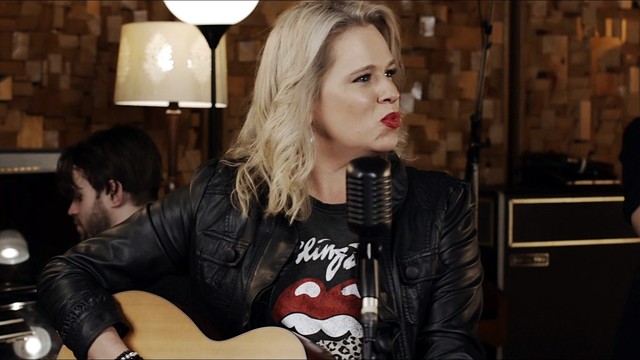 Beccy Cole - I'll Leave the Bottle on the Bar