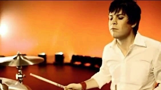 Eskobar - Someone New