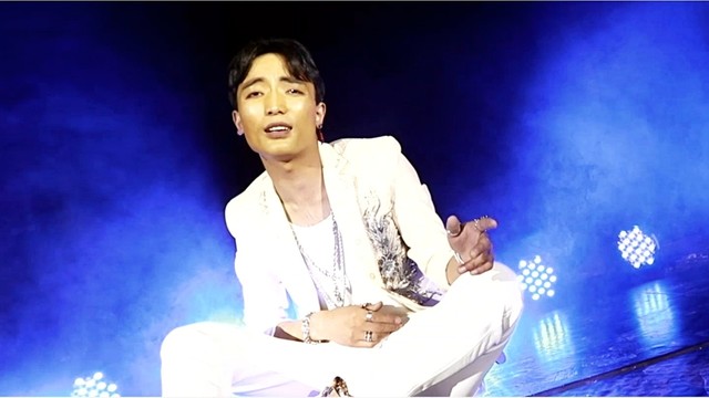 曲央 - 美丽的姑娘