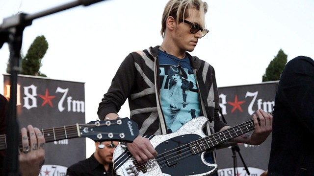 My Chemical Romance - I'm Not Okay(I Promise) (Acoustic; Live at 98.7-FM Penthouse, Los Angeles, CA, 1|21|2011)